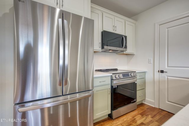 2724 E Magnolia Ave Apt 402, Knoxville, TN 37914
