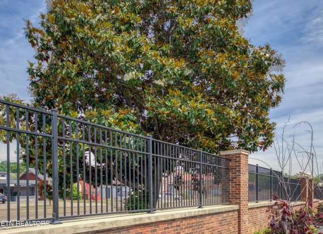 2724 E Magnolia Ave Apt 402, Knoxville, TN 37914