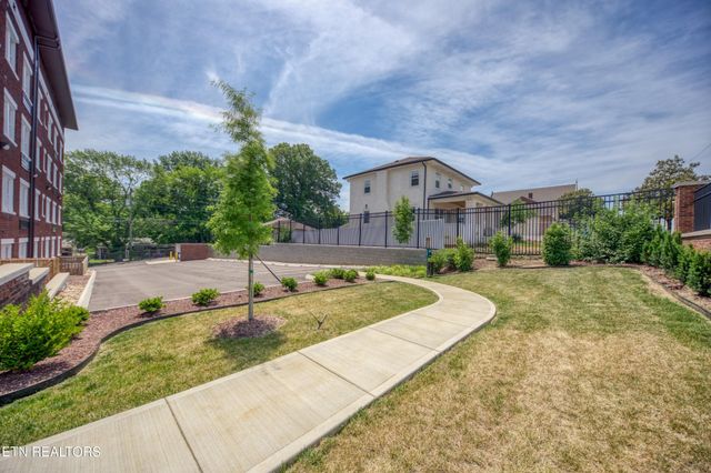 2724 E Magnolia Ave Apt 402, Knoxville, TN 37914