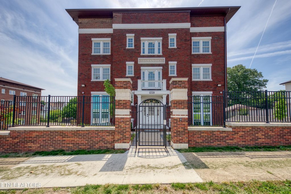 2724 E Magnolia Ave Apt 402, Knoxville, TN 37914