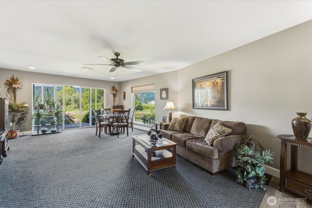 268 S Welcome Slough Road, Cathlamet, WA 98612