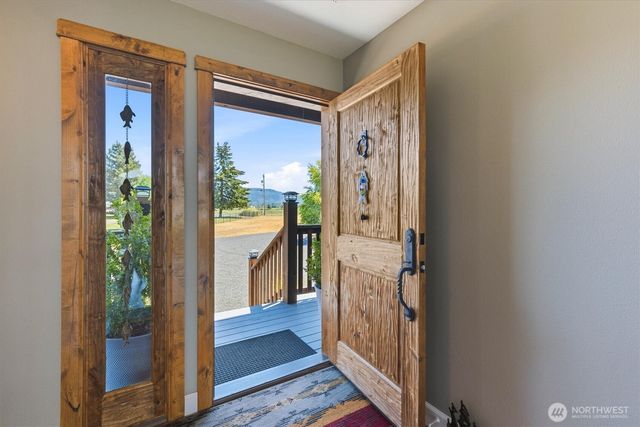 268 S Welcome Slough Road, Cathlamet, WA 98612