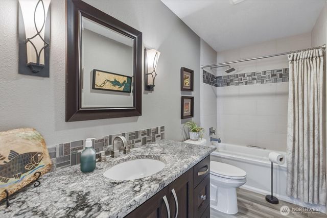 268 S Welcome Slough Road, Cathlamet, WA 98612