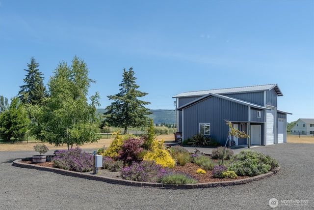 268 S Welcome Slough Road, Cathlamet, WA 98612