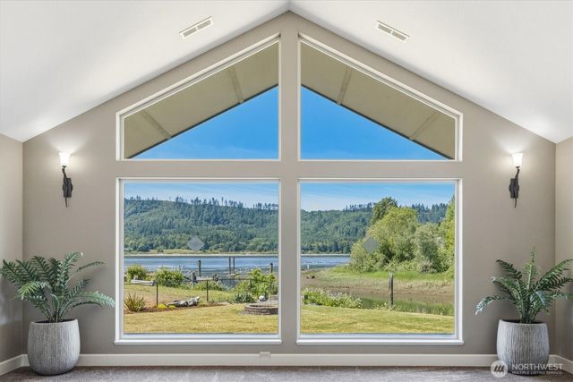 268 S Welcome Slough Road, Cathlamet, WA 98612