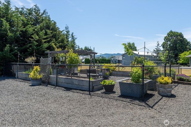 268 S Welcome Slough Road, Cathlamet, WA 98612