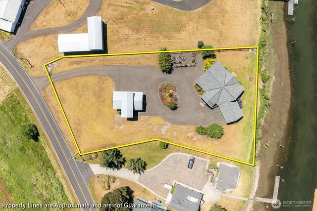 268 S Welcome Slough Road, Cathlamet, WA 98612