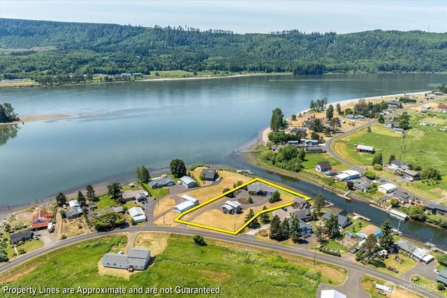 268 S Welcome Slough Road, Cathlamet, WA 98612