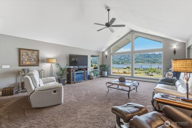 268 S Welcome Slough Road, Cathlamet, WA 98612