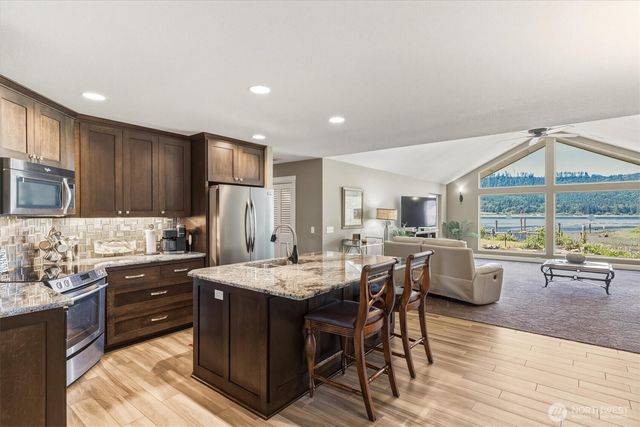 268 S Welcome Slough Road, Cathlamet, WA 98612