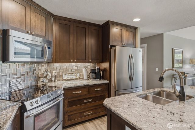 268 S Welcome Slough Road, Cathlamet, WA 98612