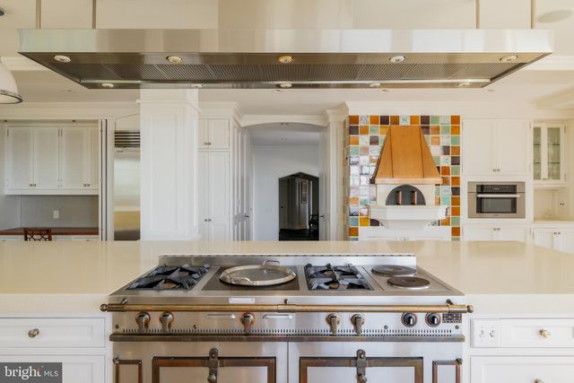 622 MAGOTHY RD, Gibson Island, MD 21056