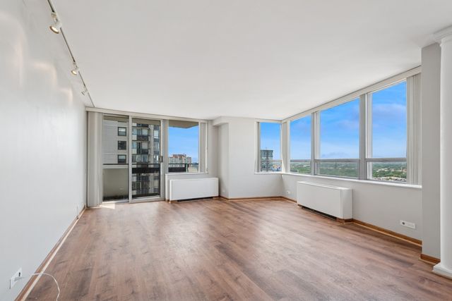 5701 N SHERIDAN Road 21A, Chicago, IL 60660