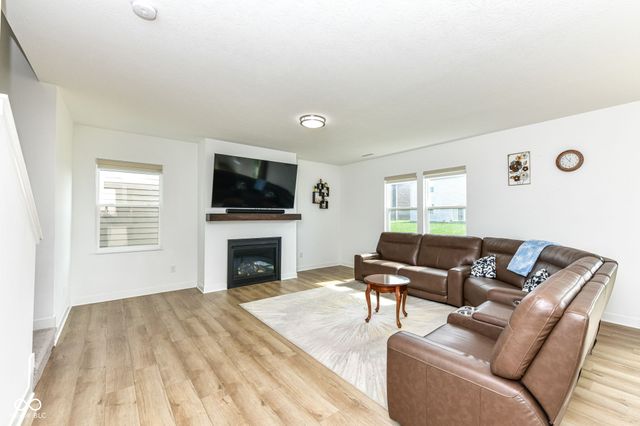 17267 Hanningfield Way, Westfield, IN 46074