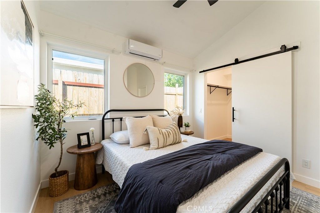 Image 16 of property listing at 16124 San Fernando Mission, Granada Hills, CA 91344