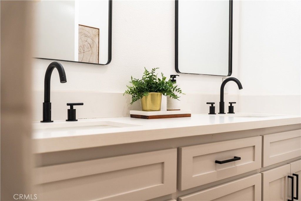 Image 21 of property listing at 16124 San Fernando Mission, Granada Hills, CA 91344