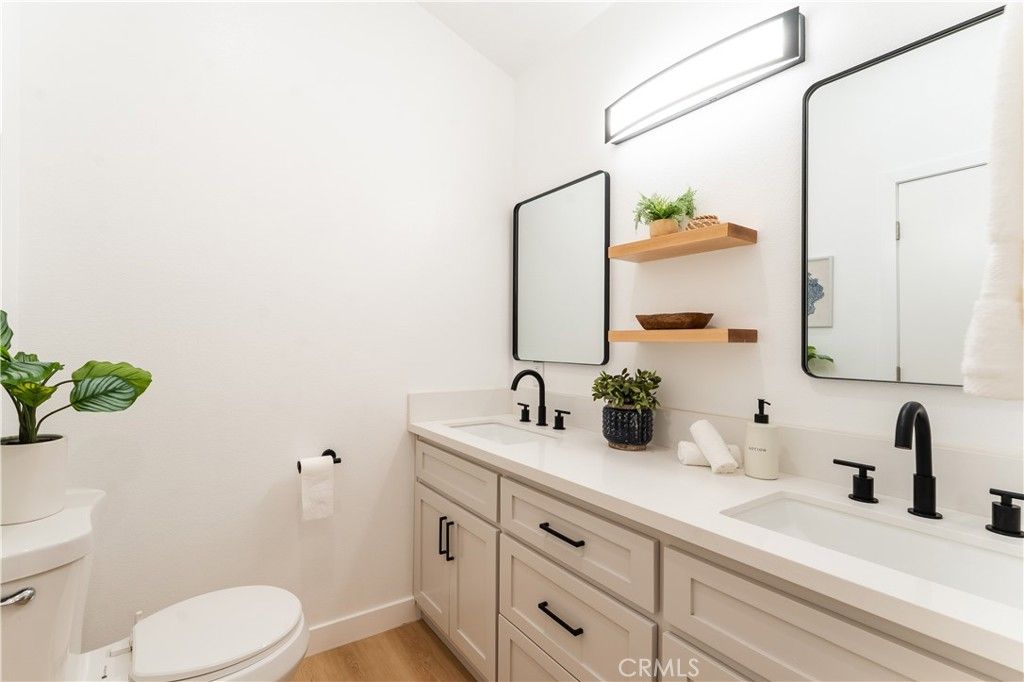 Image 23 of property listing at 16124 San Fernando Mission, Granada Hills, CA 91344