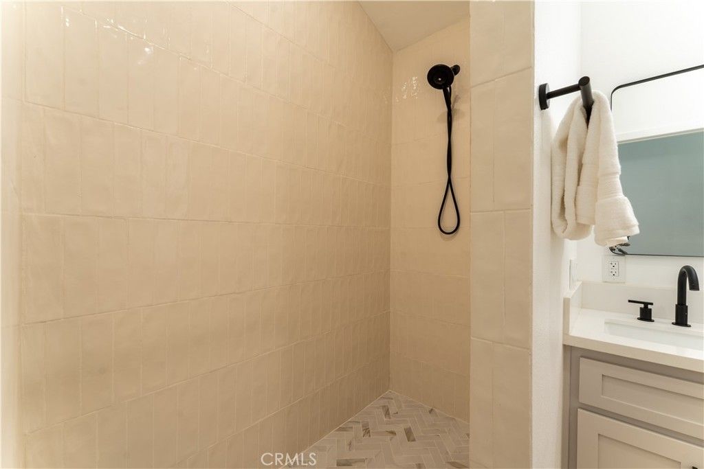 Image 24 of property listing at 16124 San Fernando Mission, Granada Hills, CA 91344