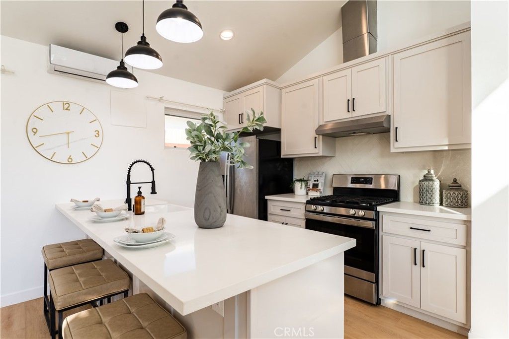 Image 3 of property listing at 16124 San Fernando Mission, Granada Hills, CA 91344