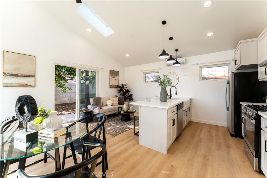 Image 5 of property listing at 16124 San Fernando Mission, Granada Hills, CA 91344