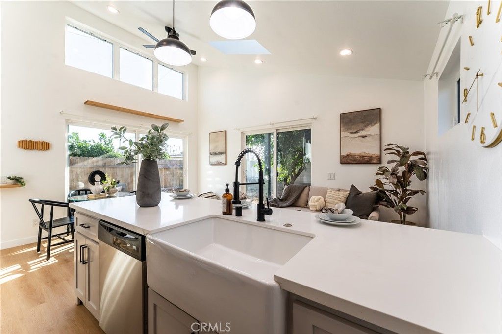 Image 8 of property listing at 16124 San Fernando Mission, Granada Hills, CA 91344