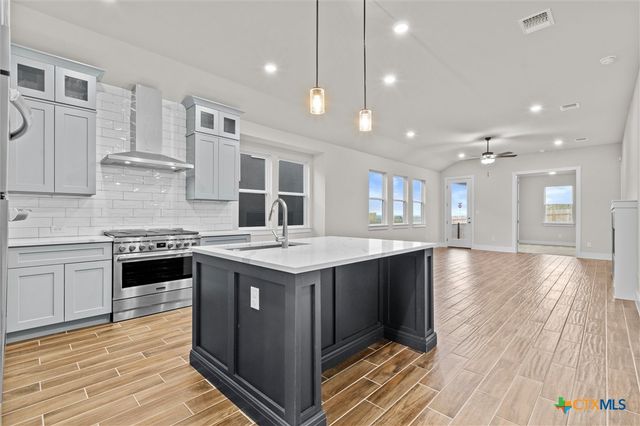 8507 Pine Muhly Drive, Lago Vista, TX 78645