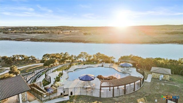 8507 Pine Muhly Drive, Lago Vista, TX 78645