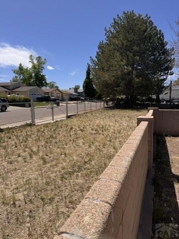 10 Wheatridge Dr, Pueblo, CO 81005