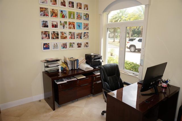 650 E Rambling Drive, Wellington, FL 33414