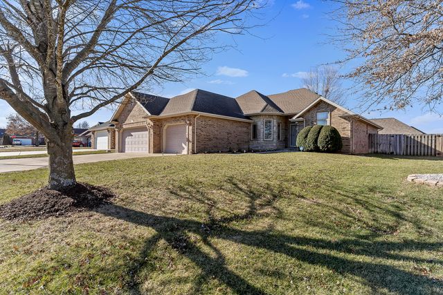 3969 N Springlawn Avenue, Springfield, MO 65803