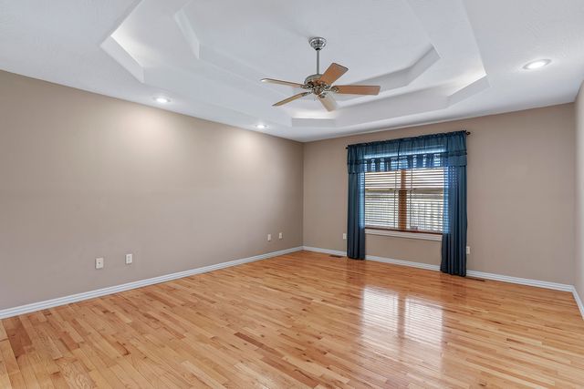 3969 N Springlawn Avenue, Springfield, MO 65803