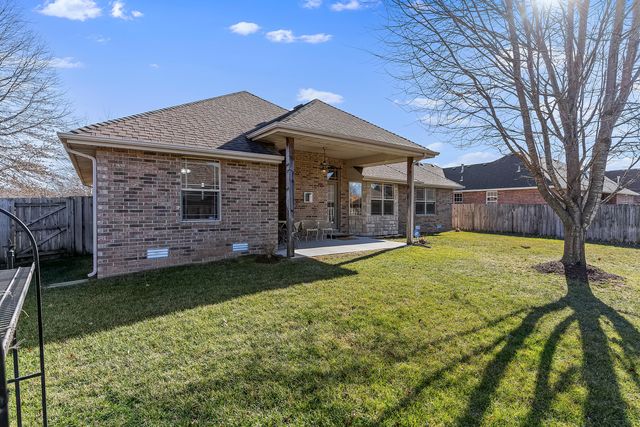3969 N Springlawn Avenue, Springfield, MO 65803
