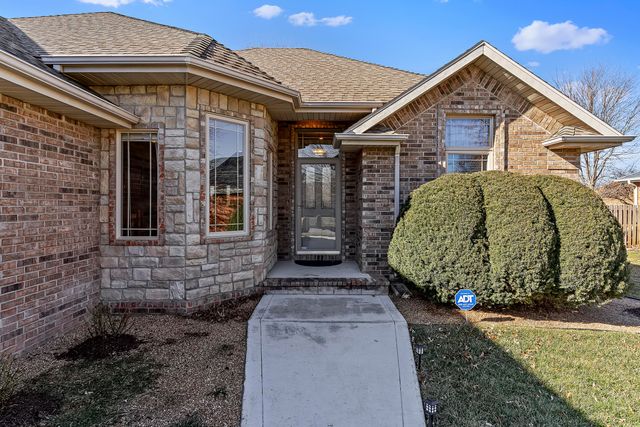 3969 N Springlawn Avenue, Springfield, MO 65803