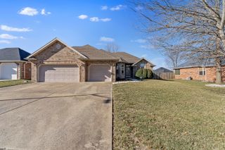 3969 N Springlawn Avenue, Springfield, MO 65803