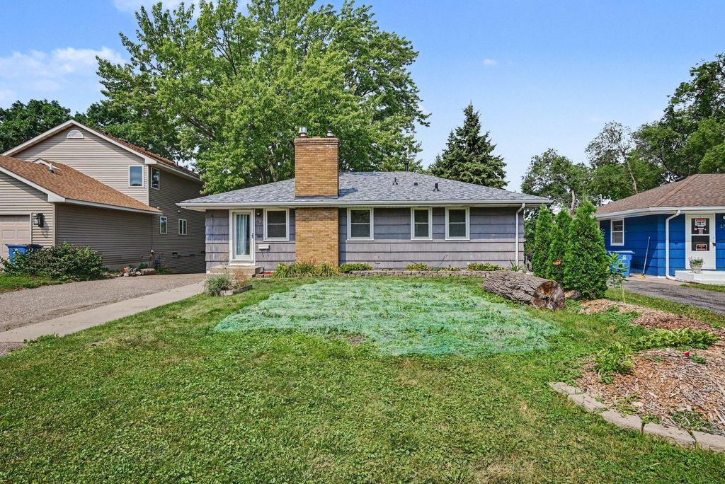2733 Parkview Boulevard, Robbinsdale, MN 55422 — exterior