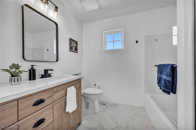 595 Jessica Lane, Wadsworth, OH 44281