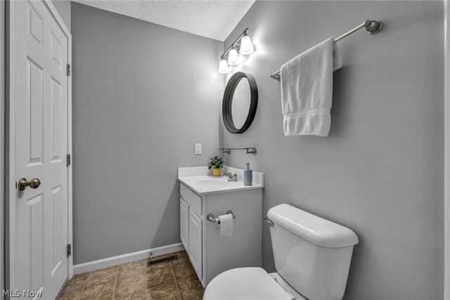 595 Jessica Lane, Wadsworth, OH 44281