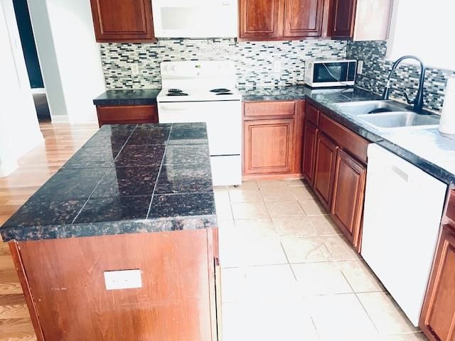 107 E Wheeler ST E, Manor, TX 78653