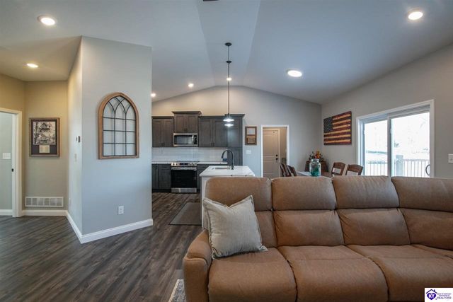 631 Lakeshore Parkway, Brandenburg, KY 40108