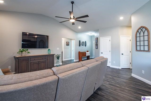 631 Lakeshore Parkway, Brandenburg, KY 40108