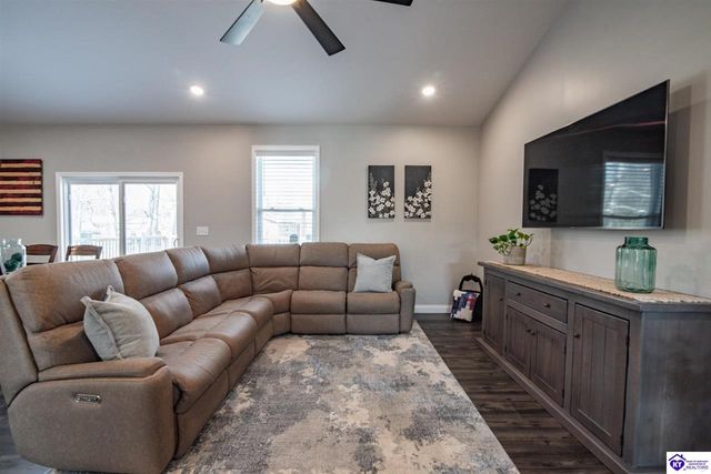 631 Lakeshore Parkway, Brandenburg, KY 40108