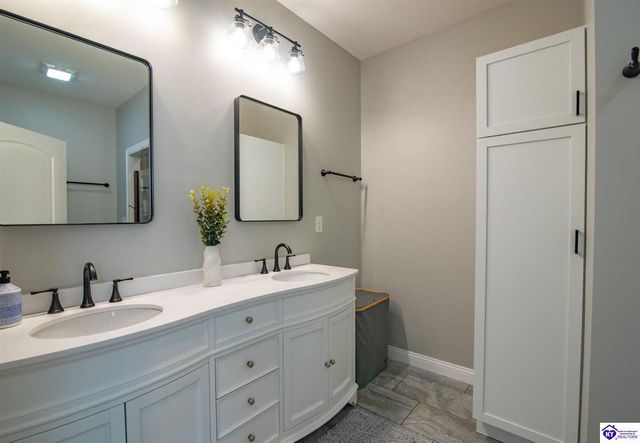 631 Lakeshore Parkway, Brandenburg, KY 40108