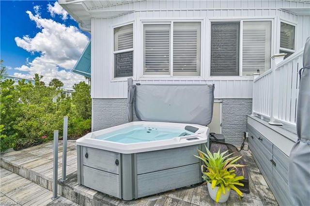 17591 Bryan CT, Fort Myers Beach, FL 33931