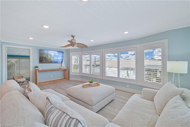 17591 Bryan CT, Fort Myers Beach, FL 33931