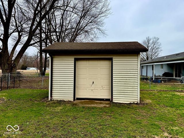 8433 E Milner Avenue, Terre Haute, IN 47803