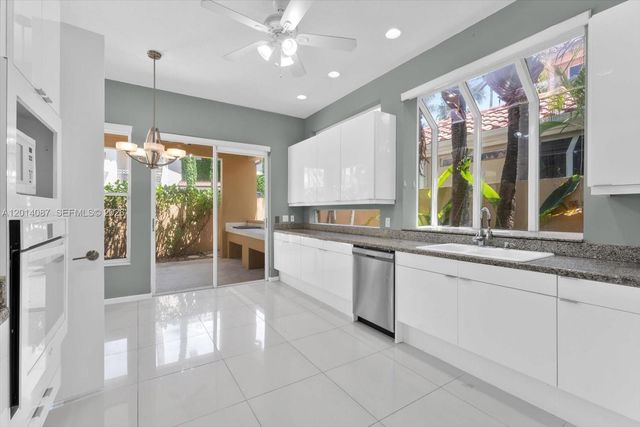 3728 NE 208th Ter, Aventura, FL 33180