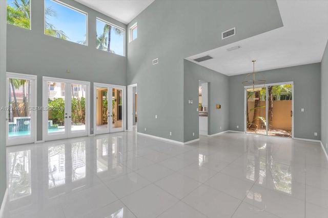 3728 NE 208th Ter, Aventura, FL 33180