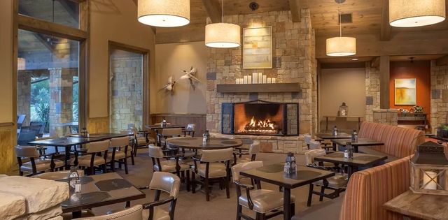 202 Castle Pines Circle, Gordonville, TX 76245