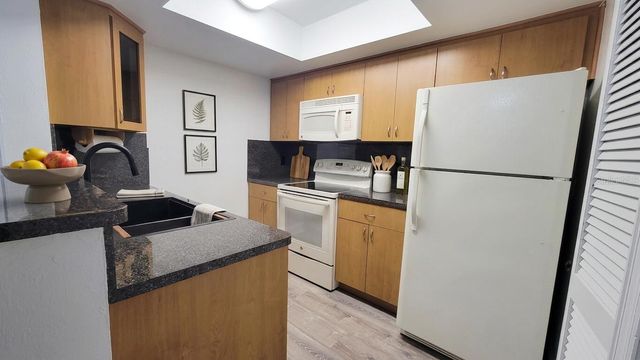 900 SW 62ND BOULEVARD B6, Gainesville, FL 32607