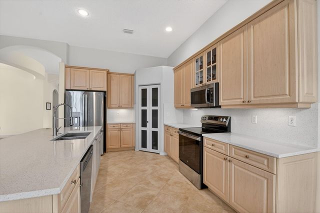 7387 Morocca Lake Drive, Delray Beach, FL 33446